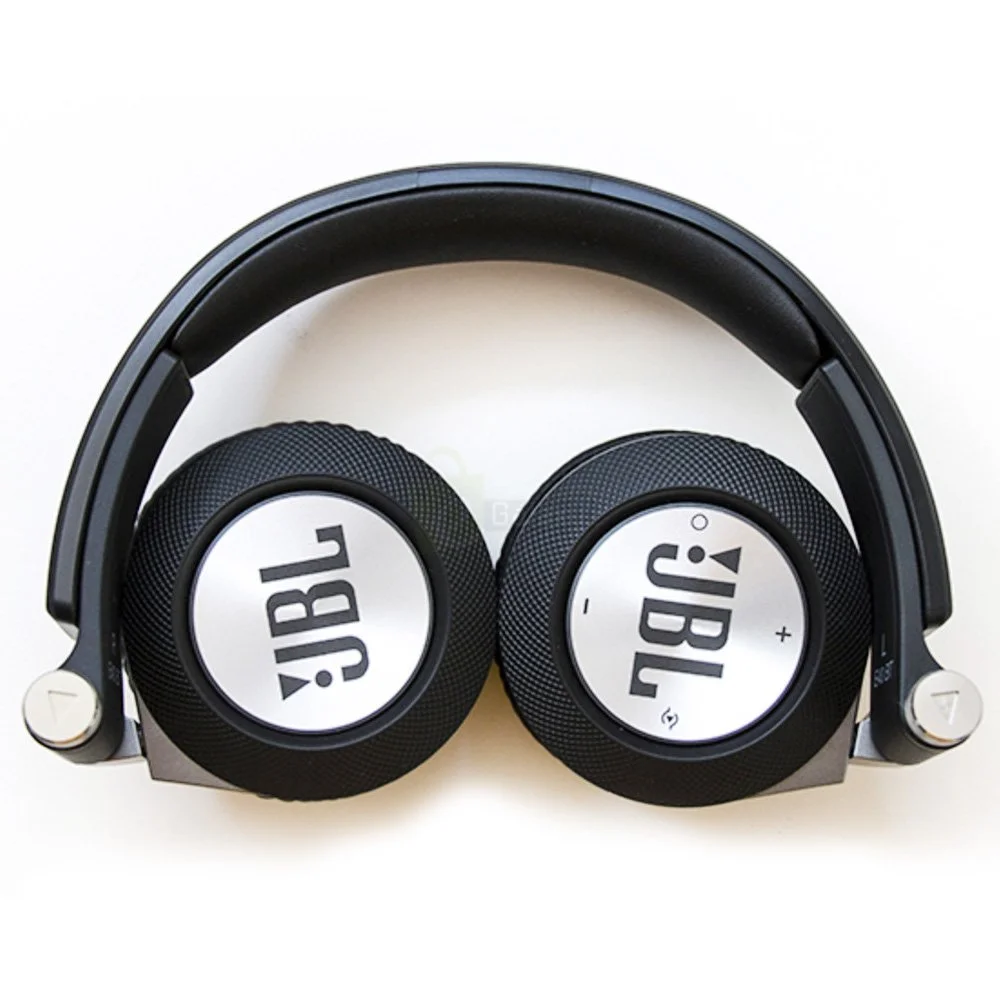 JBL Synchros E40BT Wireless Bluetooth Headphones with FM radioMic folded